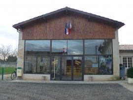 Salle des fêtes de Béguey - Entrée - JPEG - 152.9 ko - 1024×768 px